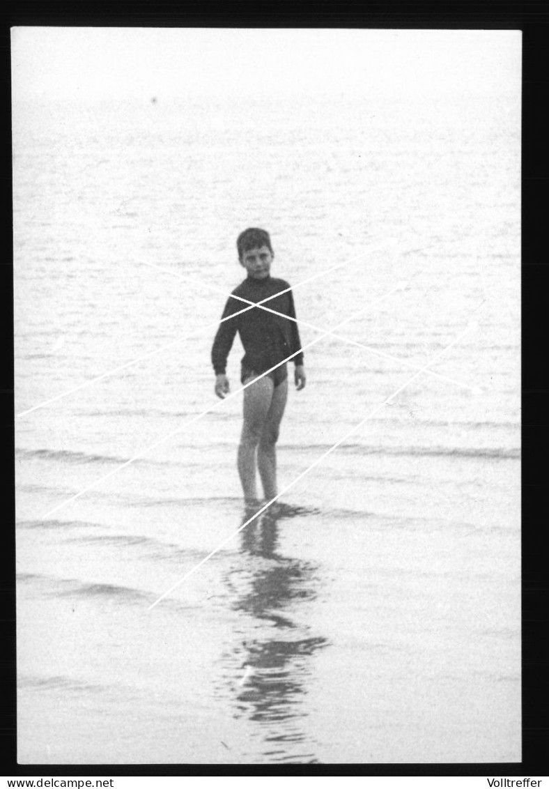 Orig. XL Foto 60er Jahre Portrait Süßer Junge Im Wasser Cute Boy On The Beach, In The Water, Beach Fashion - Personnes Anonymes
