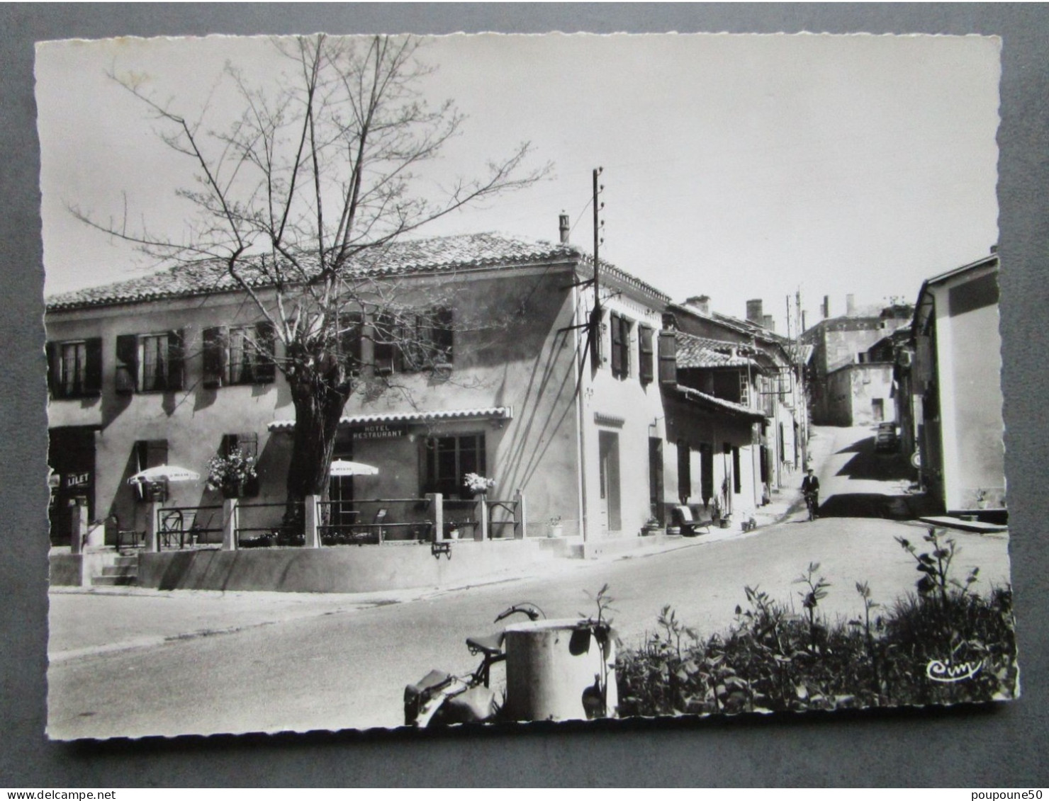 CP 32 Gers MANCIET -  Hôtel Restaurant " La Bonne Auberge " - Cycliste Route Du Village 1950 - Lavardac