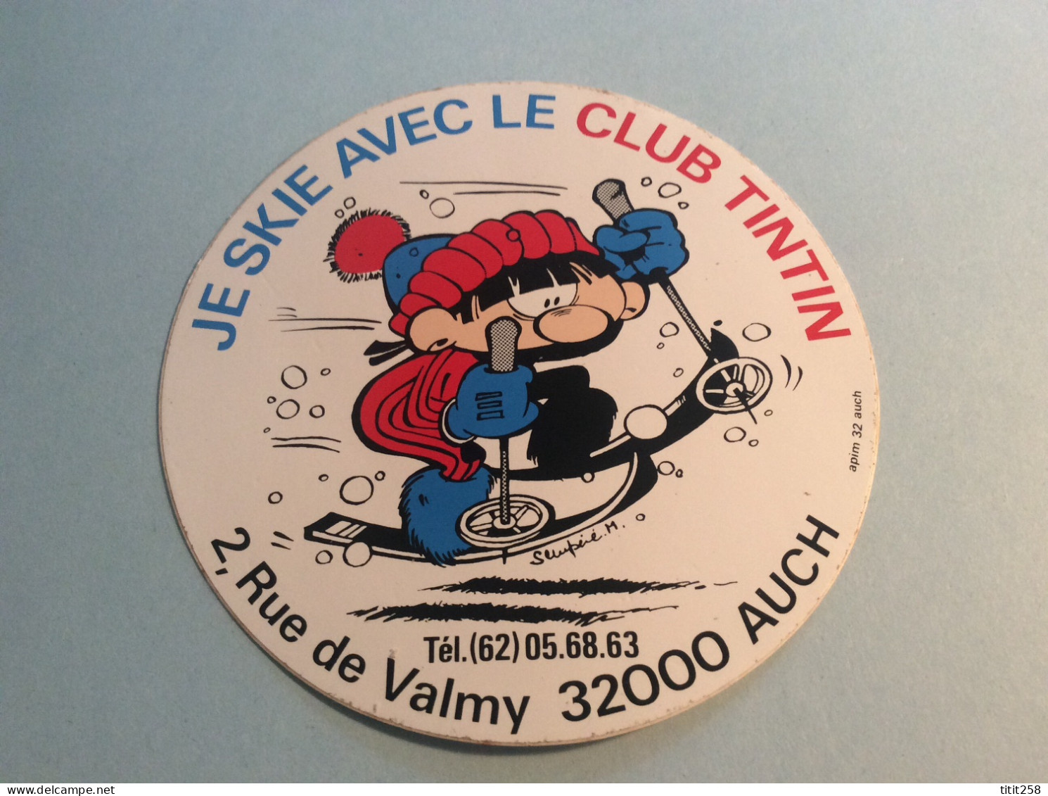 Pas Courant / Joli Et Ancien Autocollant / Je Skie Avec Le Club TINTIN Hergé  AUCH 32 GERS - Stickers