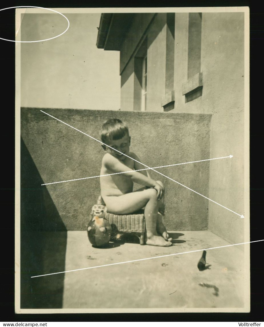 Orig. XL Foto 30er Jahre Süßer Junge Auf Balkon Mit Spielzeug, Cute Boy On The Balcony, Toys, Typical 30s, Summer - Personnes Anonymes