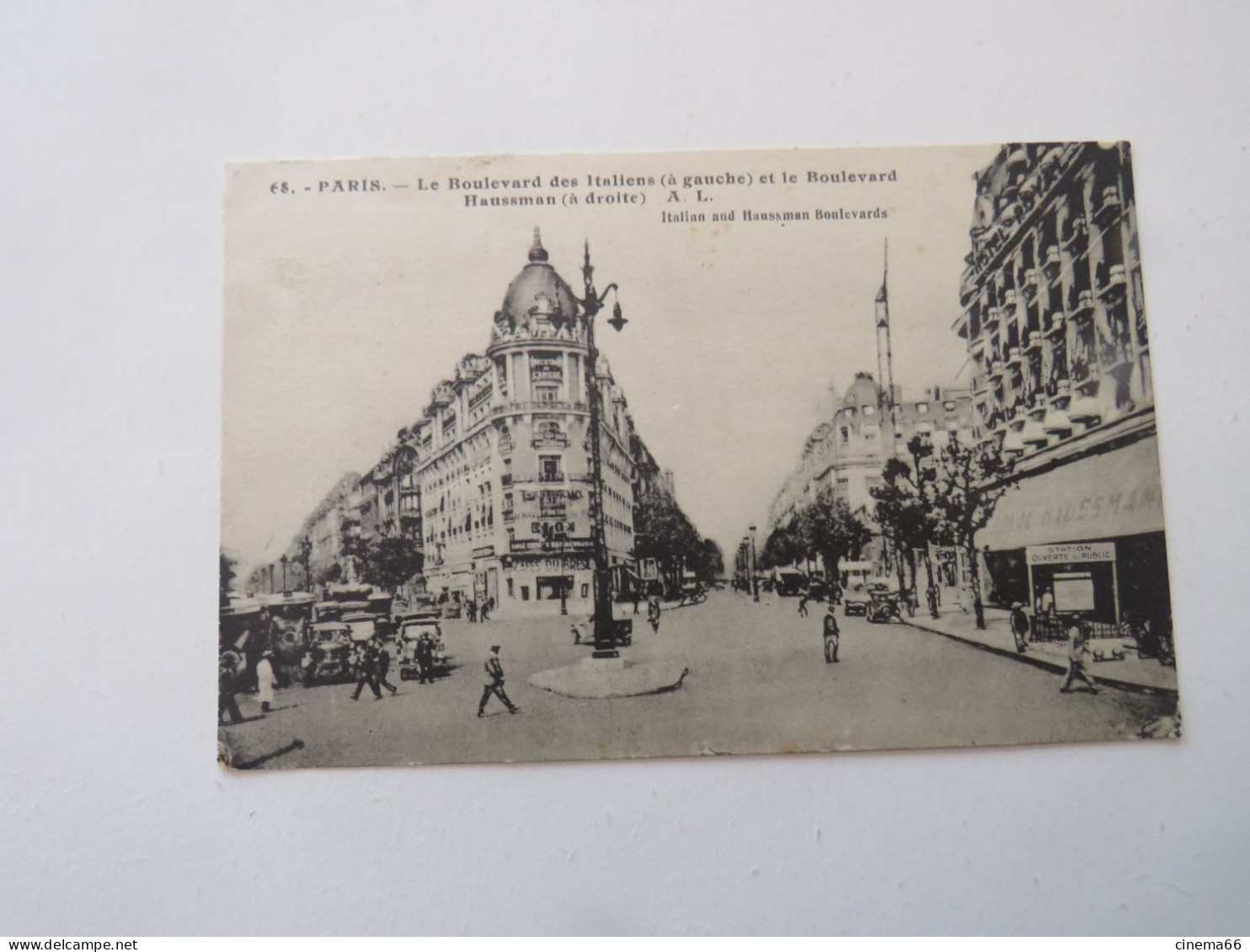 68. PARIS - Le Boulevard Des Italiens (à Gauche) Et Le Boulevard Haussman (à Droite) - Transport Urbain En Surface