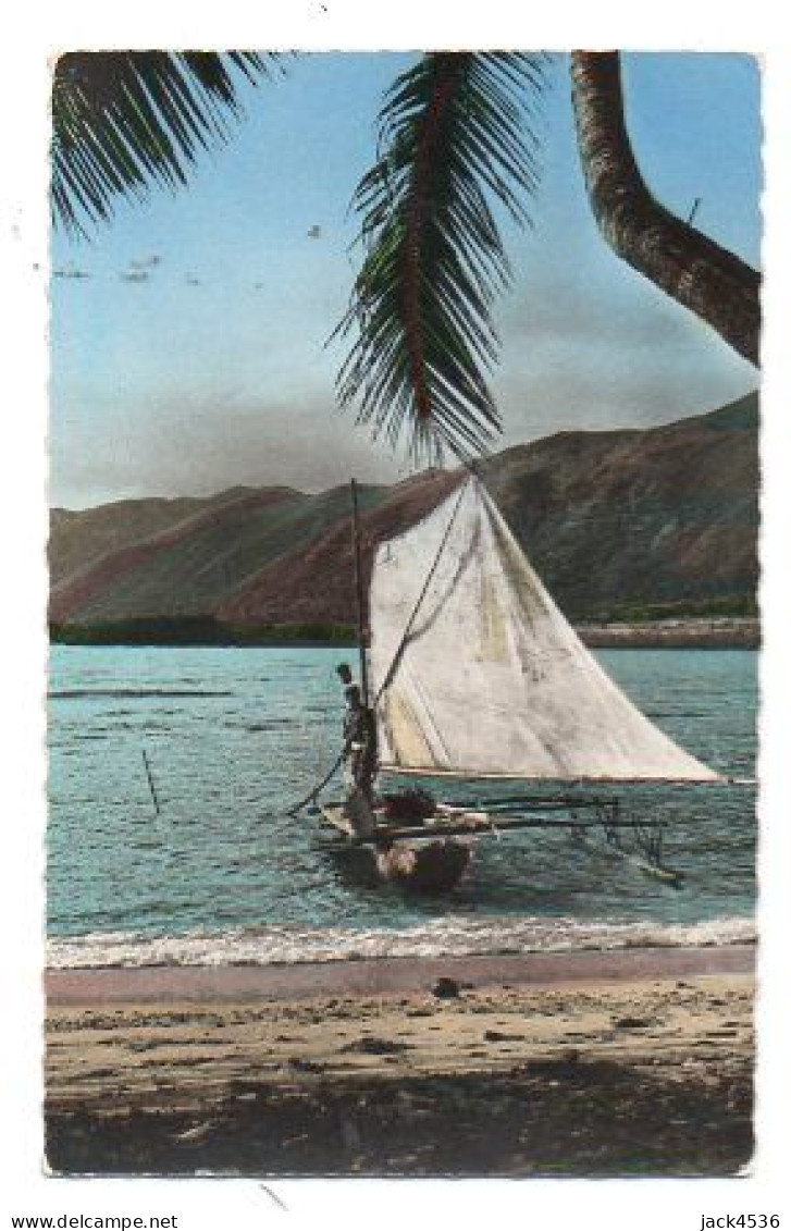 Carte Postale Moderne - 14 Cm X 9 Cm - Non Circulé - NOUVELLE CALEDONIE - Pirogue à YATE - Neukaledonien