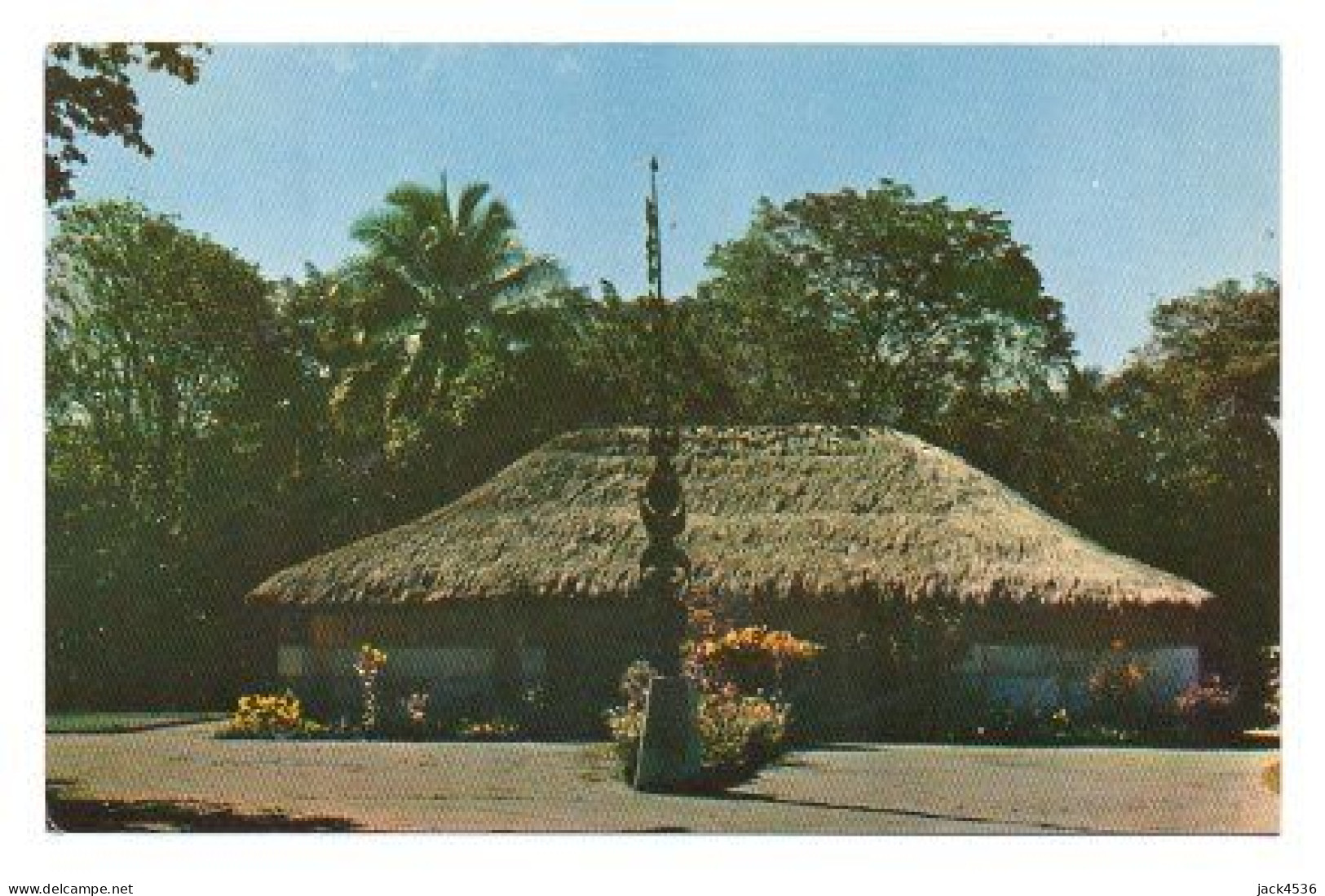 Carte Postale Moderne - 14 Cm X 9 Cm - Non Circulé - NOUVELLE CALEDONIE - Case Autochtone - Nouvelle-Calédonie