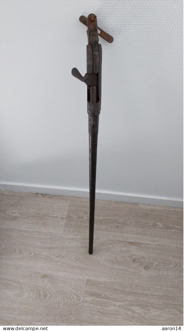Anciennes   Pièces Détachées  De Chassepot Ou Gras - Decorative Weapons