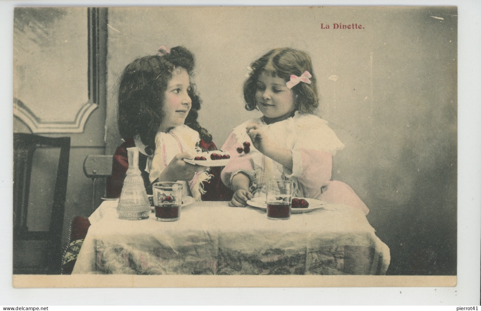 ENFANTS - LITTLE GIRL - MAEDCHEN - Jolie Carte Fantaisie Enfants Jouant à La Dinette - Portretten