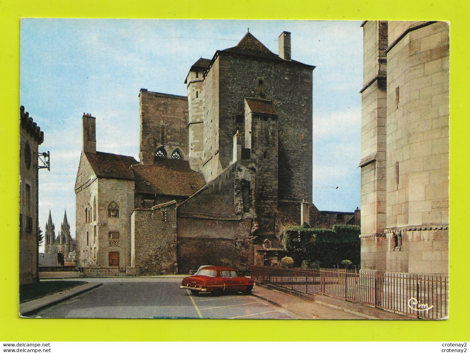 03 MOULINS N°3 Ancien Château Des Ducs De Bourbon Voiture Car Auto Américaine Ancienne Chevrolet ? VOIR DOS - Moulins