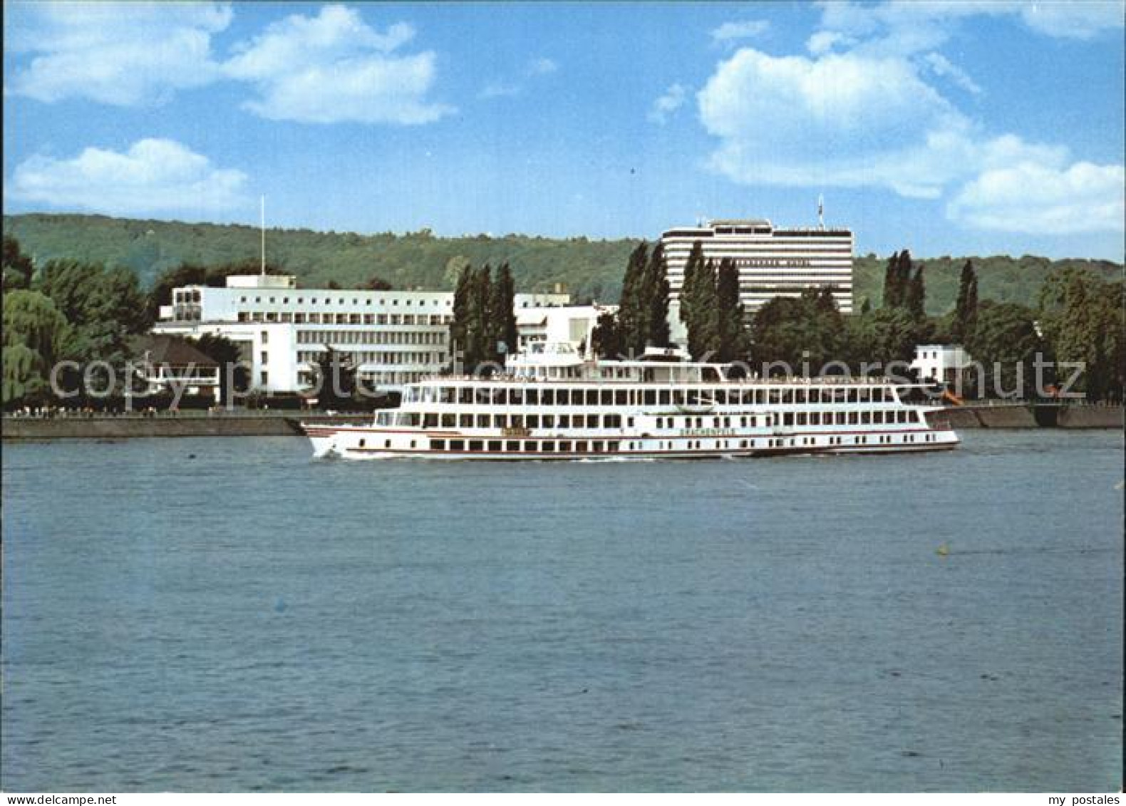 72544577 Bonn Rhein Bundeshaus Vom Rhein Gesehen Mit Personenschiff Drachenfels  - Bonn