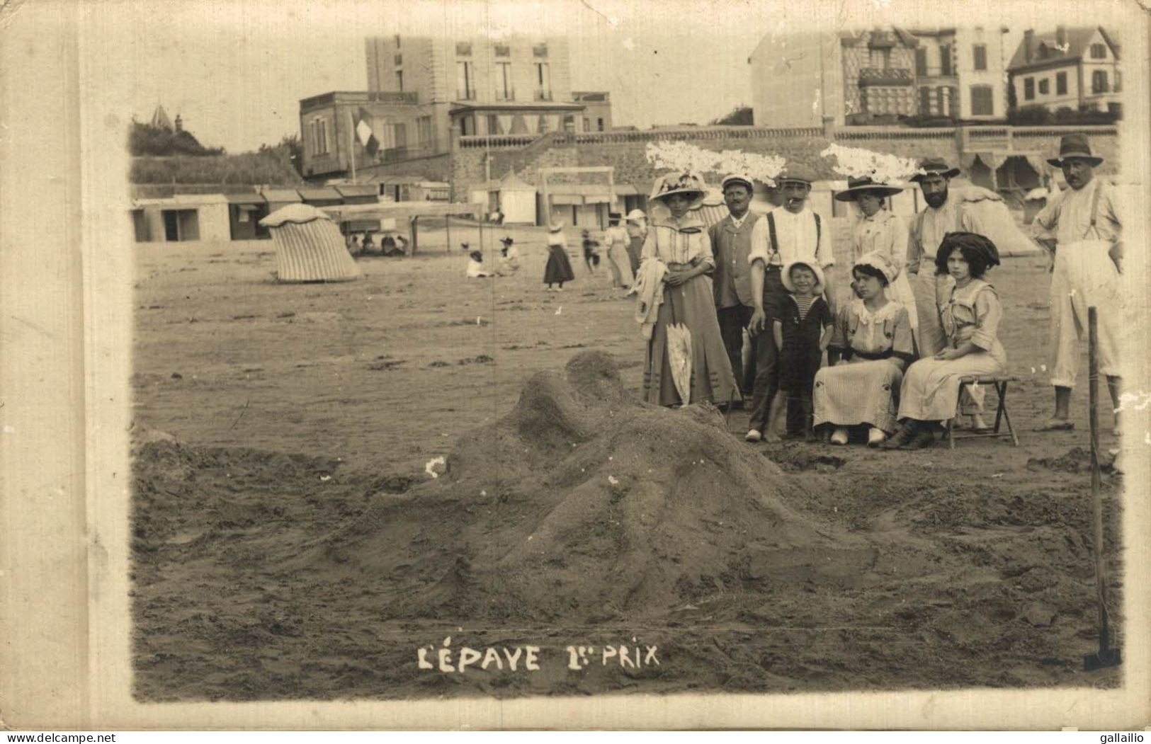 CARTE PHOTO CHATEAU DE SABLE L'EPAVE - Photographie