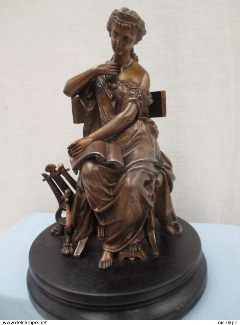 Statuette  Femme  - La Lecture  Signé  DORIO  -   Belle Patine - Haut. 28 Cm  Poids 2 Kg 400 - Autres & Non Classés