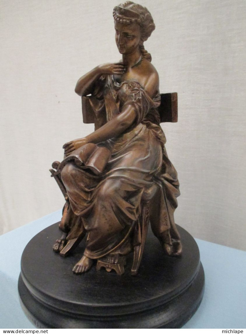 statuette  femme  - la lecture  signé  DORIO  -   belle patine - haut. 28 cm  poids 2 Kg 400