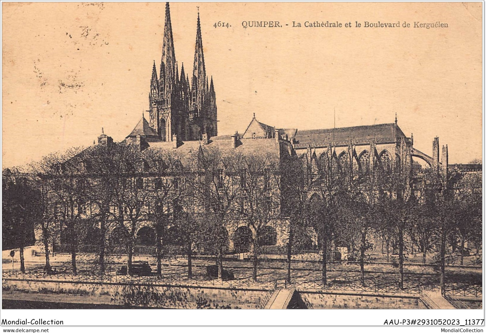 AAUP3-29-0196 - QUIMPER - La Cathedrale  Et Le Boulevard De Kerguelen - Quimper