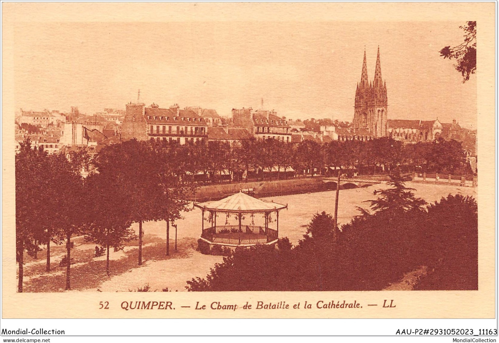 AAUP2-29-0090 - QUIMPER - Le Champ De Bataille Et La Cathedrale - Quimper