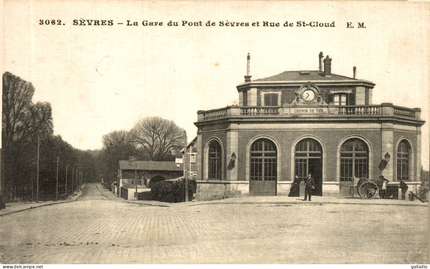 SEVRES LA GARE DU PONT DE SEVRES ET RUE DE SAINT CLOUD - Sevres