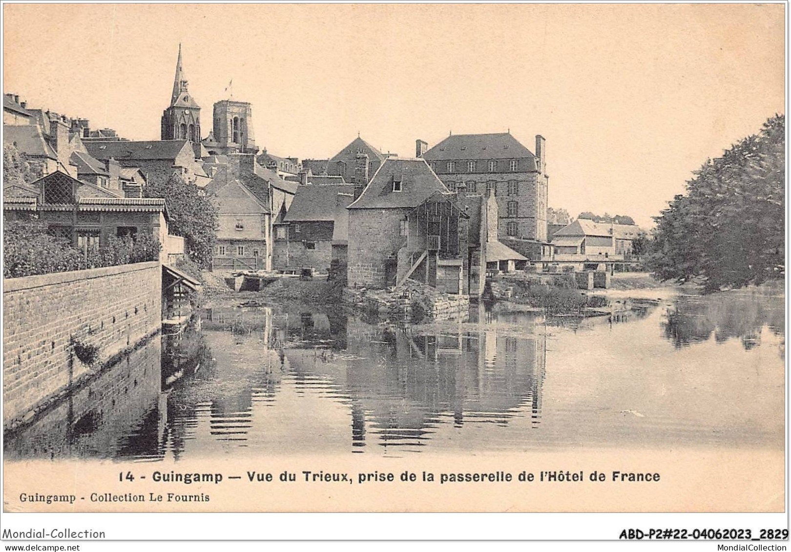 ABDP2-22-0162 - GUINGAMP - Vue Trieux Prise De La Passerelle De L'Hotel De France - Guingamp