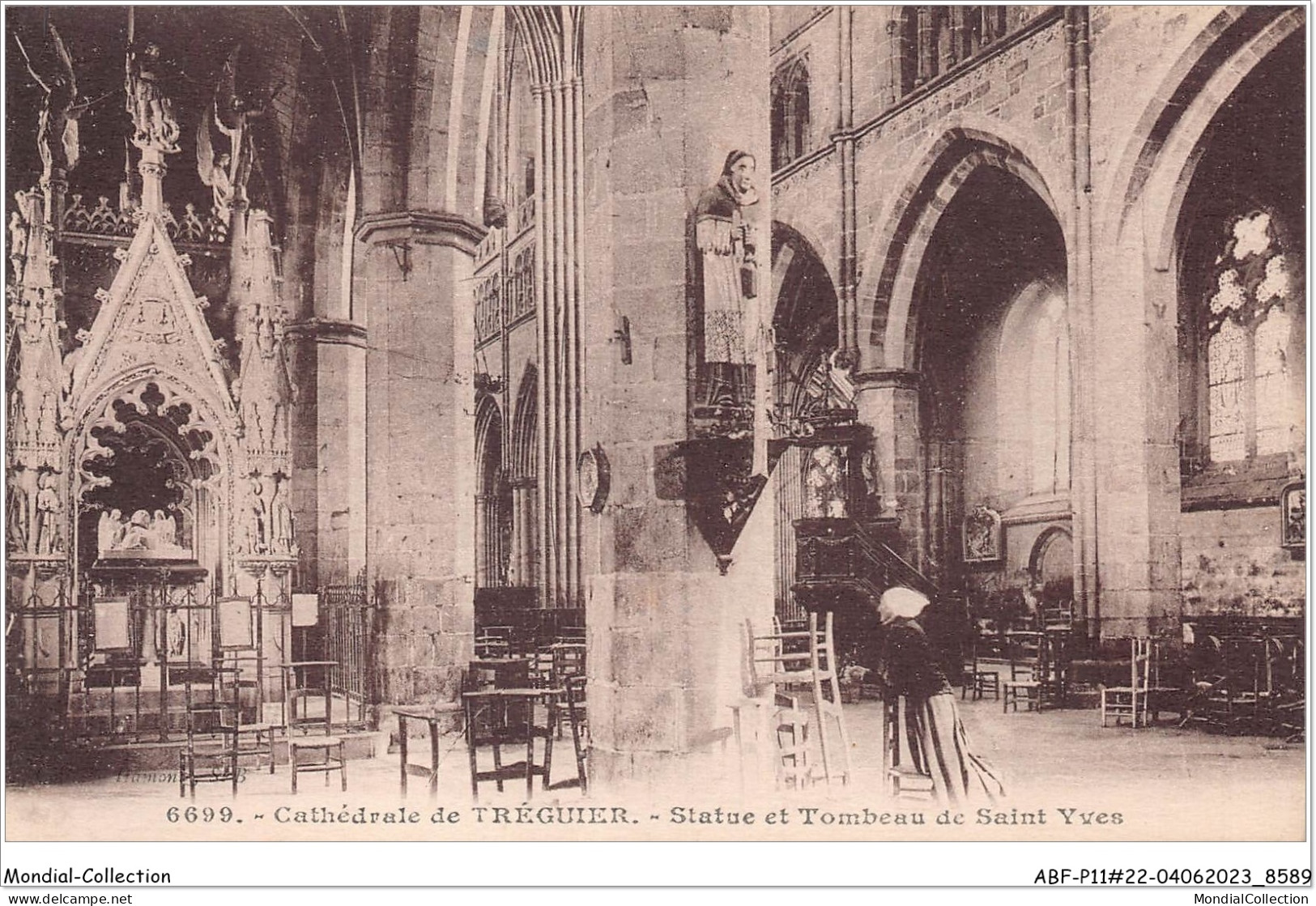 ABFP11-22-1001 - TREGUIER - Cathedrale -Statue Et Tombeau De Saint Yves - Tréguier