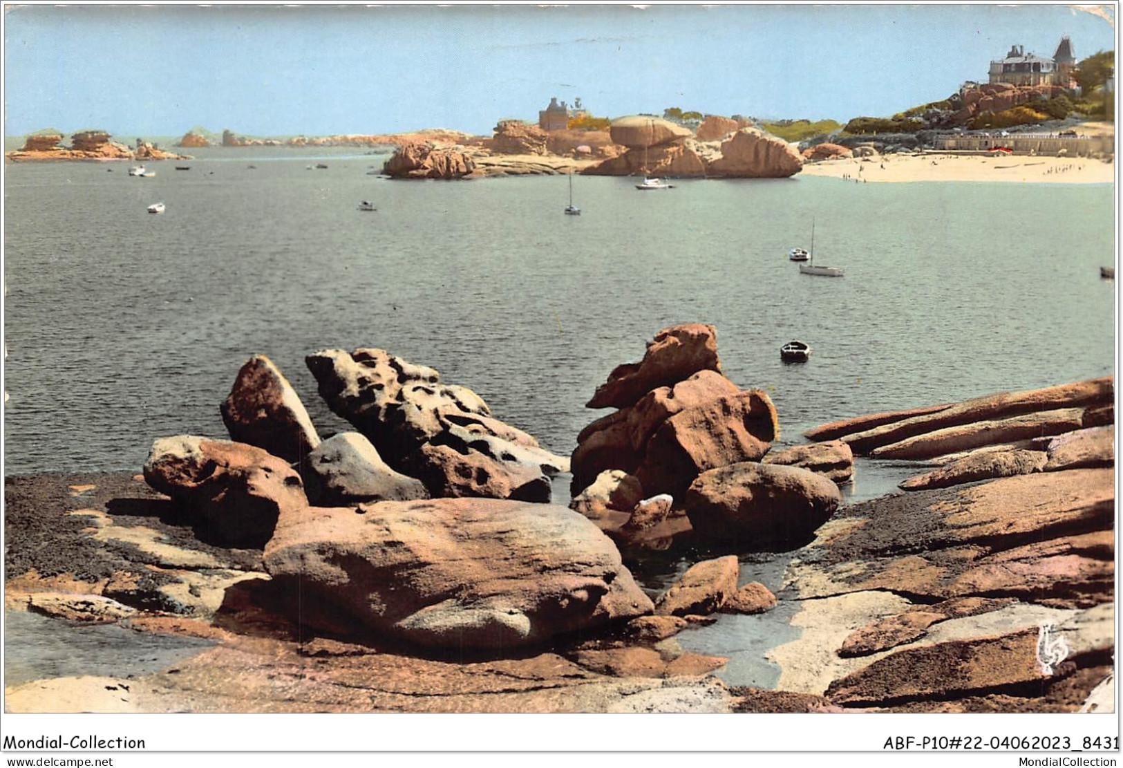 ABFP10-22-0922 - TREGASTEL - La Plage De Coz Pors A Droite Et Les Rochers  - Trégastel