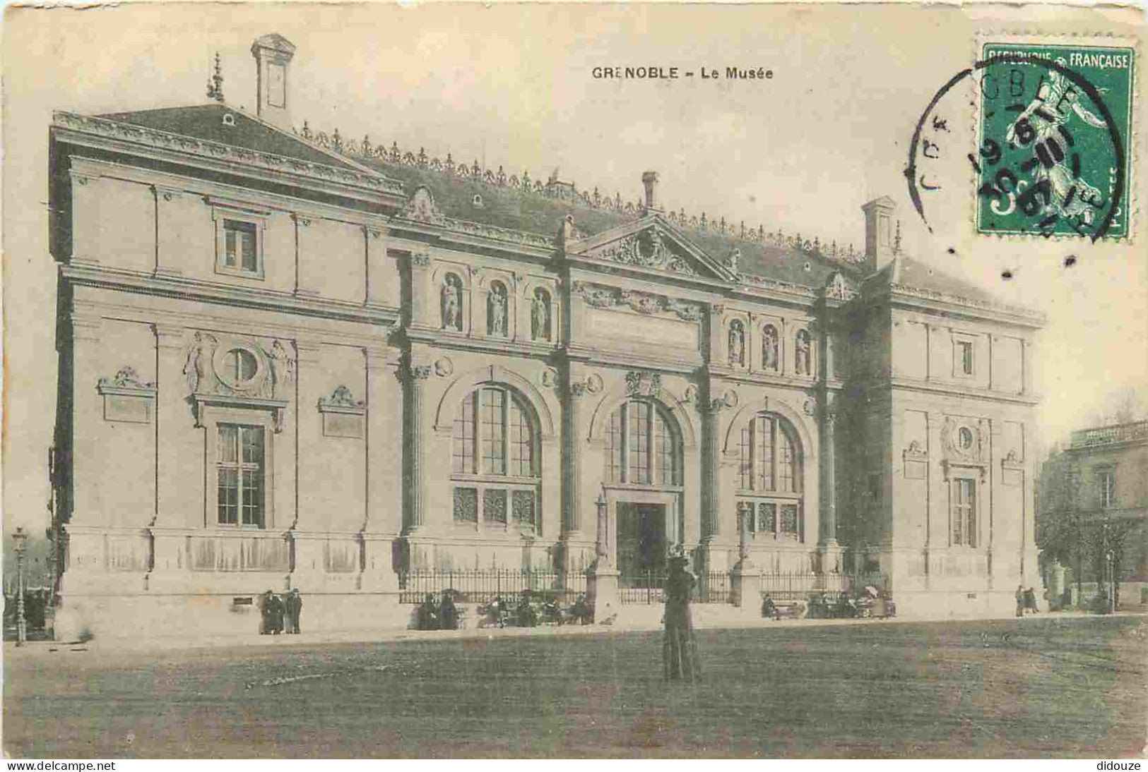 38 - Grenoble - Le Musée - Animée - CPA - Oblitération Ronde De 1907 - Voir Scans Recto-Verso - Grenoble