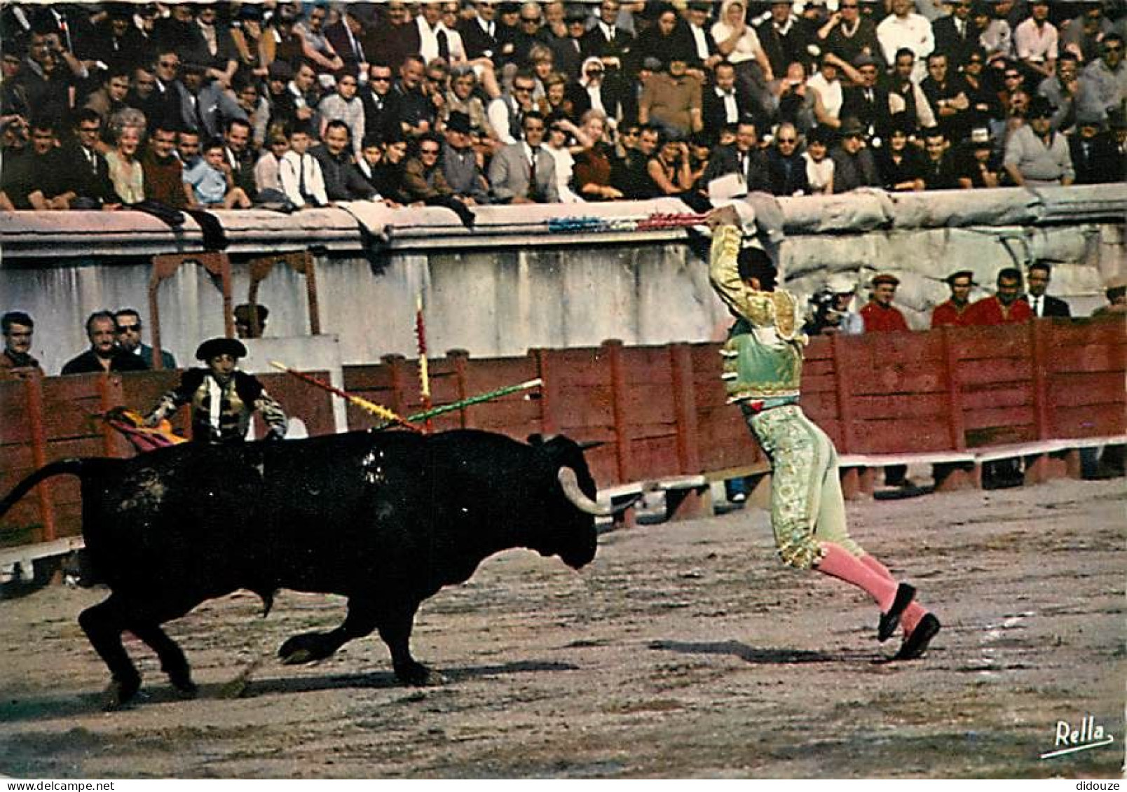 Corrida - Aux Arènes Romaines - Banderillero En Pleine Action - CPM - Voir Scans Recto-Verso - Corrida