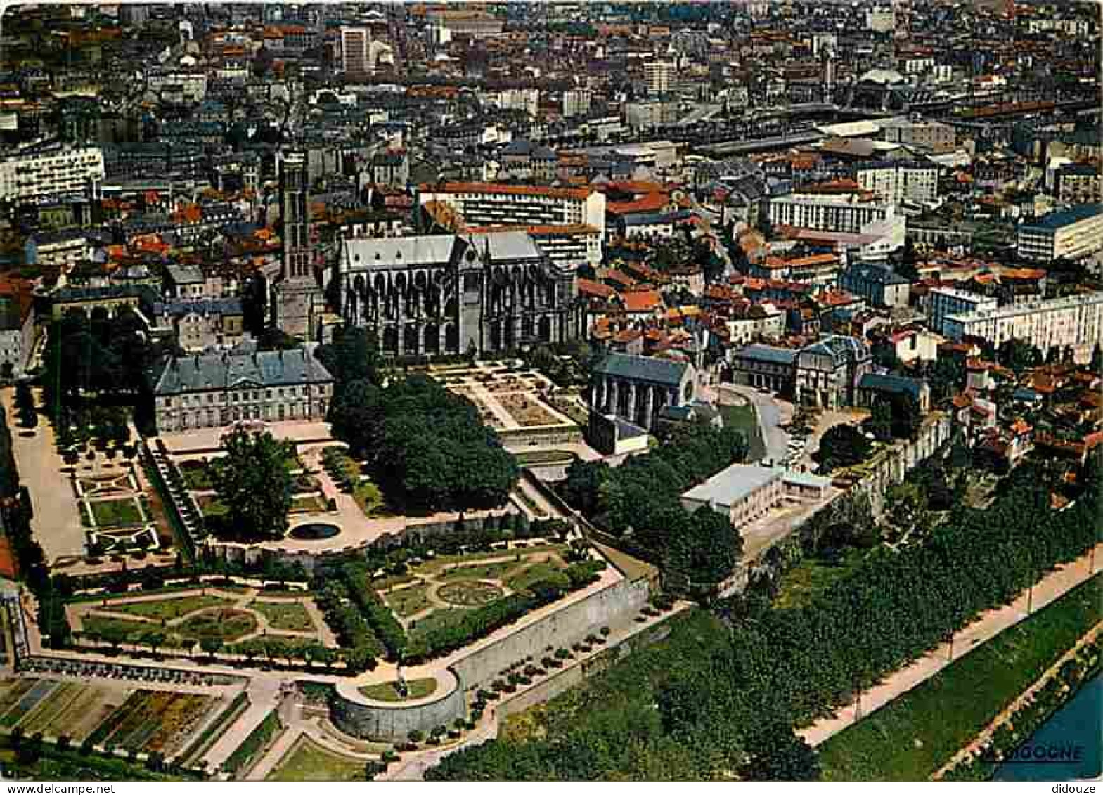 87 - Limoges - Vue Générale Aérienne - Les Jardins De L'Evéché Et La Cathédrale - CPM - Voir Scans Recto-Verso - Limoges