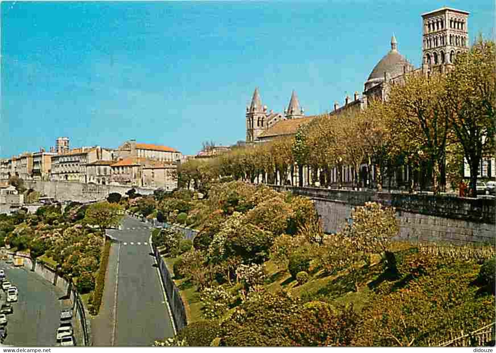 16 - Angouleme - Les Jardins En Terrasse Au Pied Des Remparts - La Cathédrale Saint-Pierre - Flamme Postale De Angouleme - Angouleme