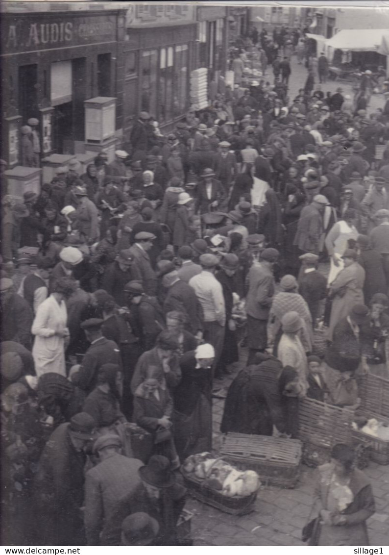 Photographie Animée  D'un Marché Aux Canards En  Bretagne - Publicité Enseigne A. AUDIS Chaussures - Professions