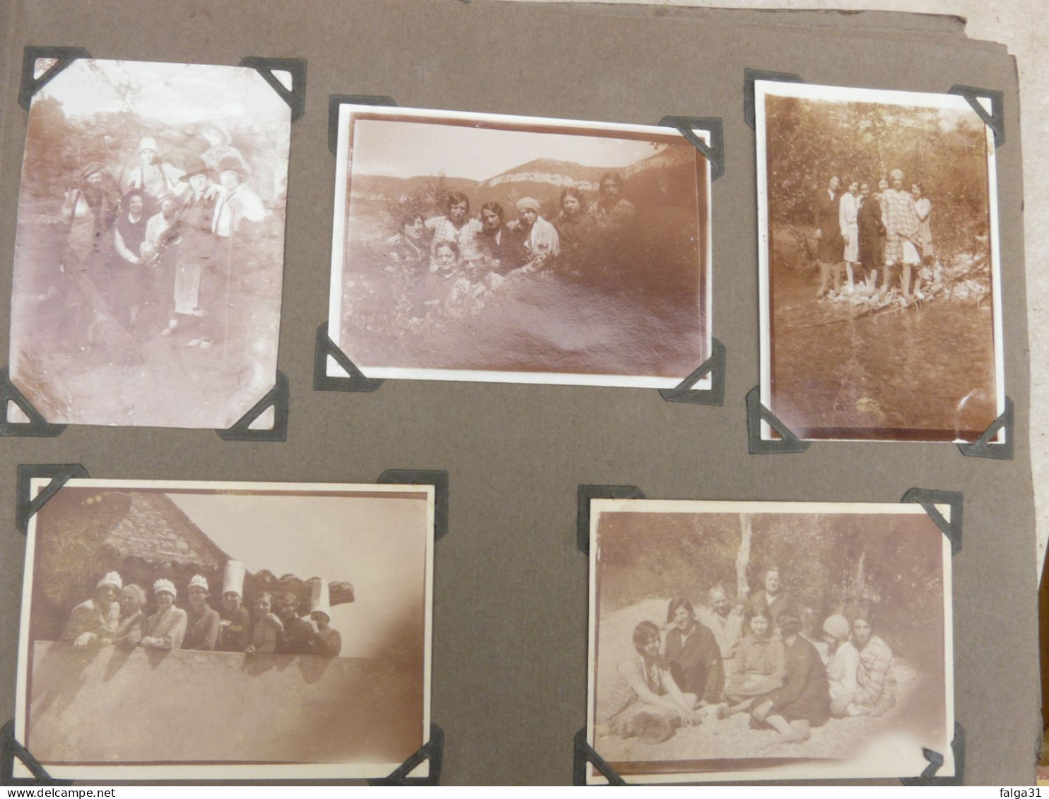 Album De 99 Photos Groupe De Jeunes Femmes En Voyages 1929 à 1938 Manosque Palavas Sainte Baume - Albums & Collections