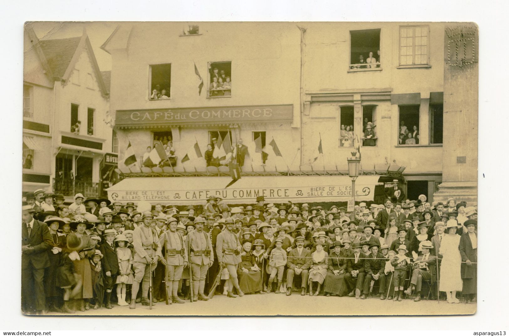 Bauvais Carte Photo Café Du Commerce Très Animé - Beauvais