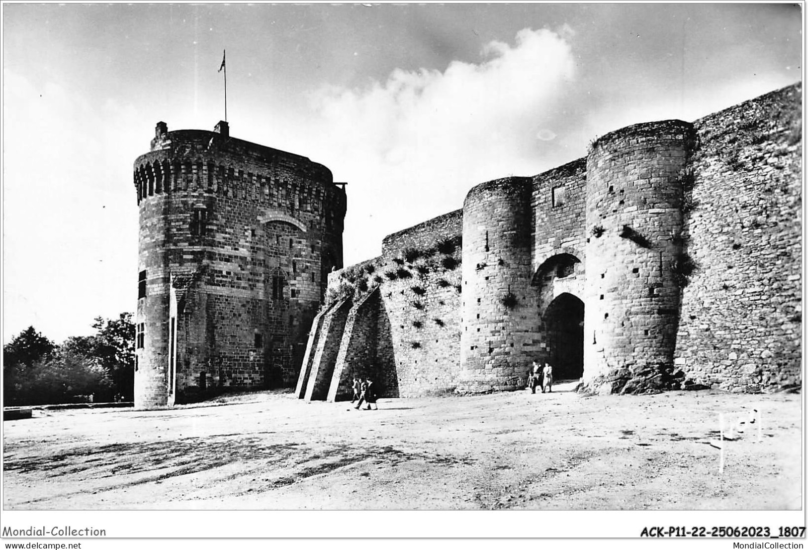 ACKP11-22-0901 - DINAN - Château De La Duchesse Anne - La Porte Du Guichet - Le Donjon - Dinan