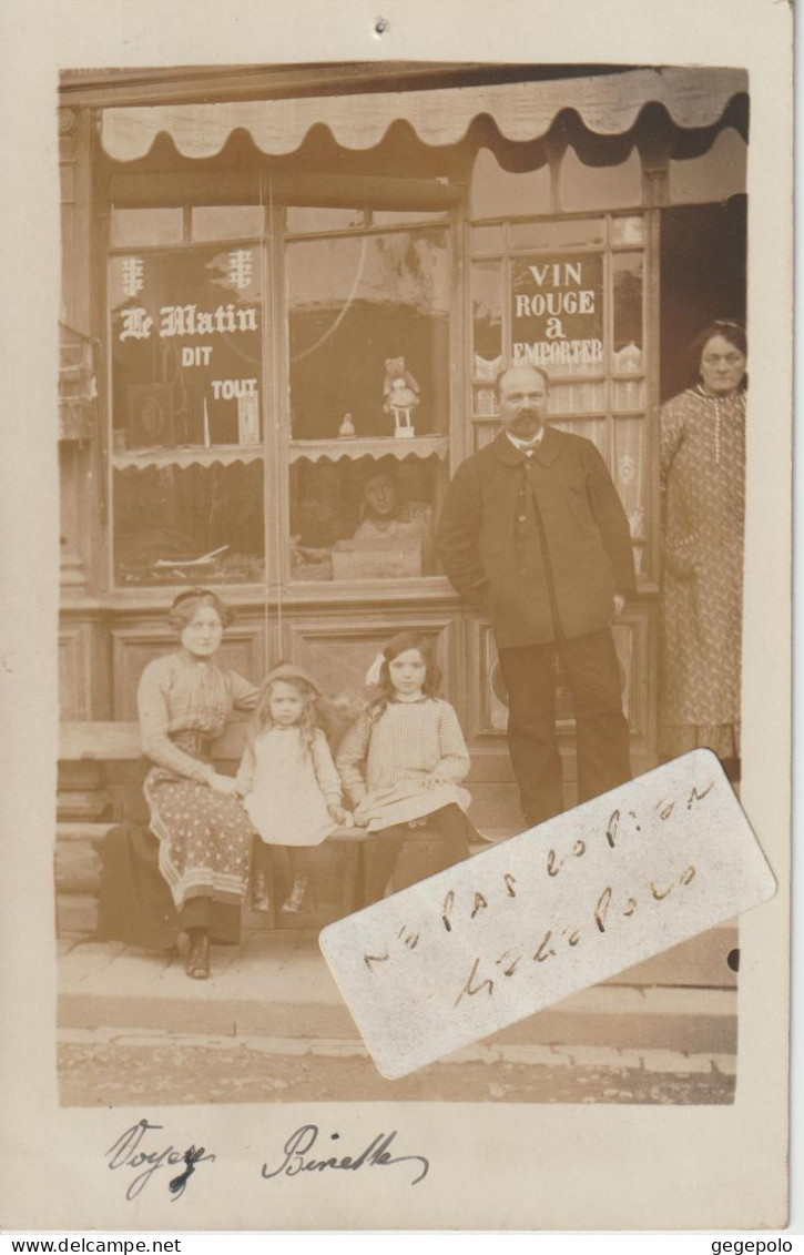 ATHIS-MONS - On Pose Devant Le Café En 1912 ( Carte Photo à Destination De Tulle ) - Athis Mons