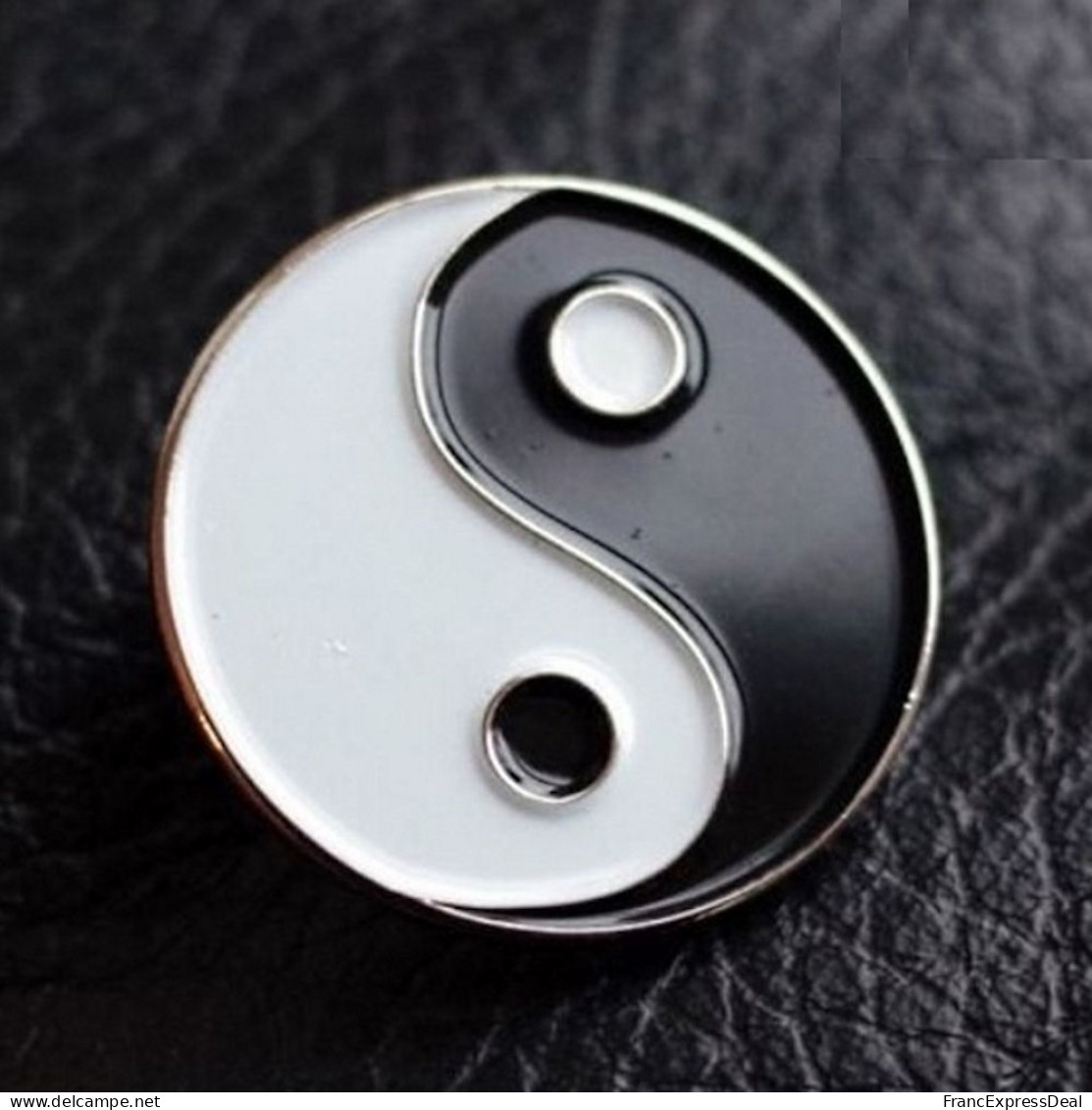 Pin's NEUF En Métal Pins - Le Yin Et Le Yang - Autres & Non Classés