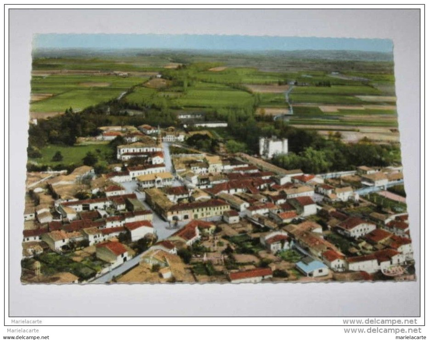 MA41 -    Longages Vue Panoramique Aérienne à Droite Le Chateau - Autres & Non Classés