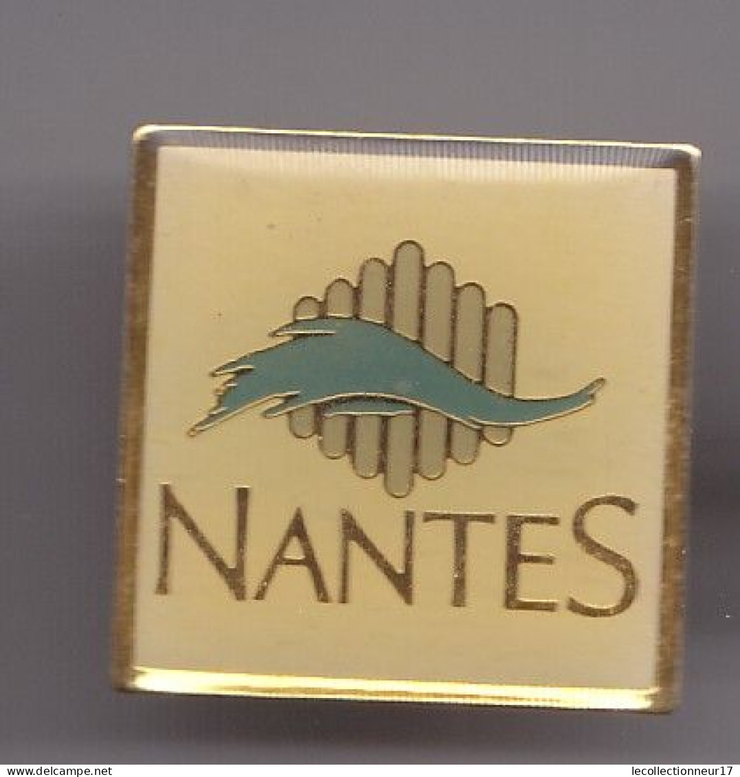 Pin's Nantes Dpt 44 Réf 7181 - Villes