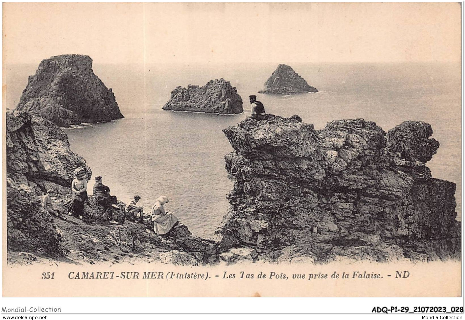ADQP1-29-0015 - CAMARET-SUR-MER - Les Tas De Poids - Vue Prise De La Falaise - Camaret-sur-Mer