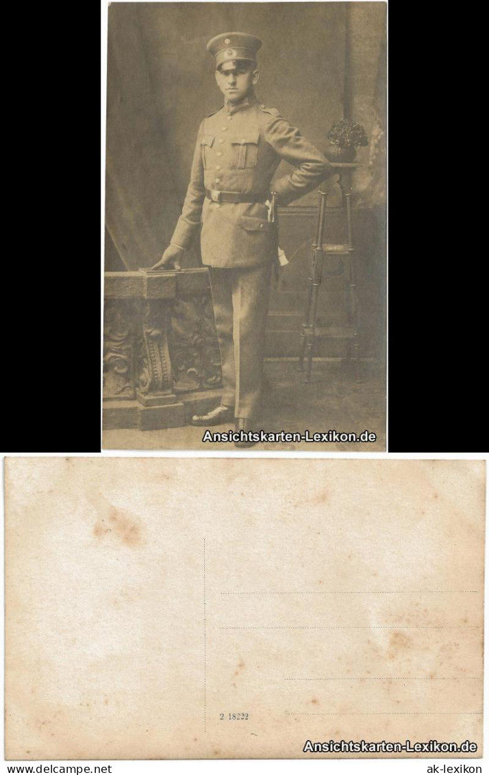 Foto  Mann Posiert In Uniform 1916 - Personnages