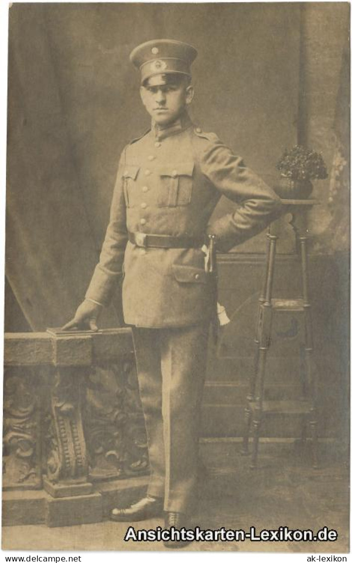 Foto  Mann Posiert In Uniform 1916 - People