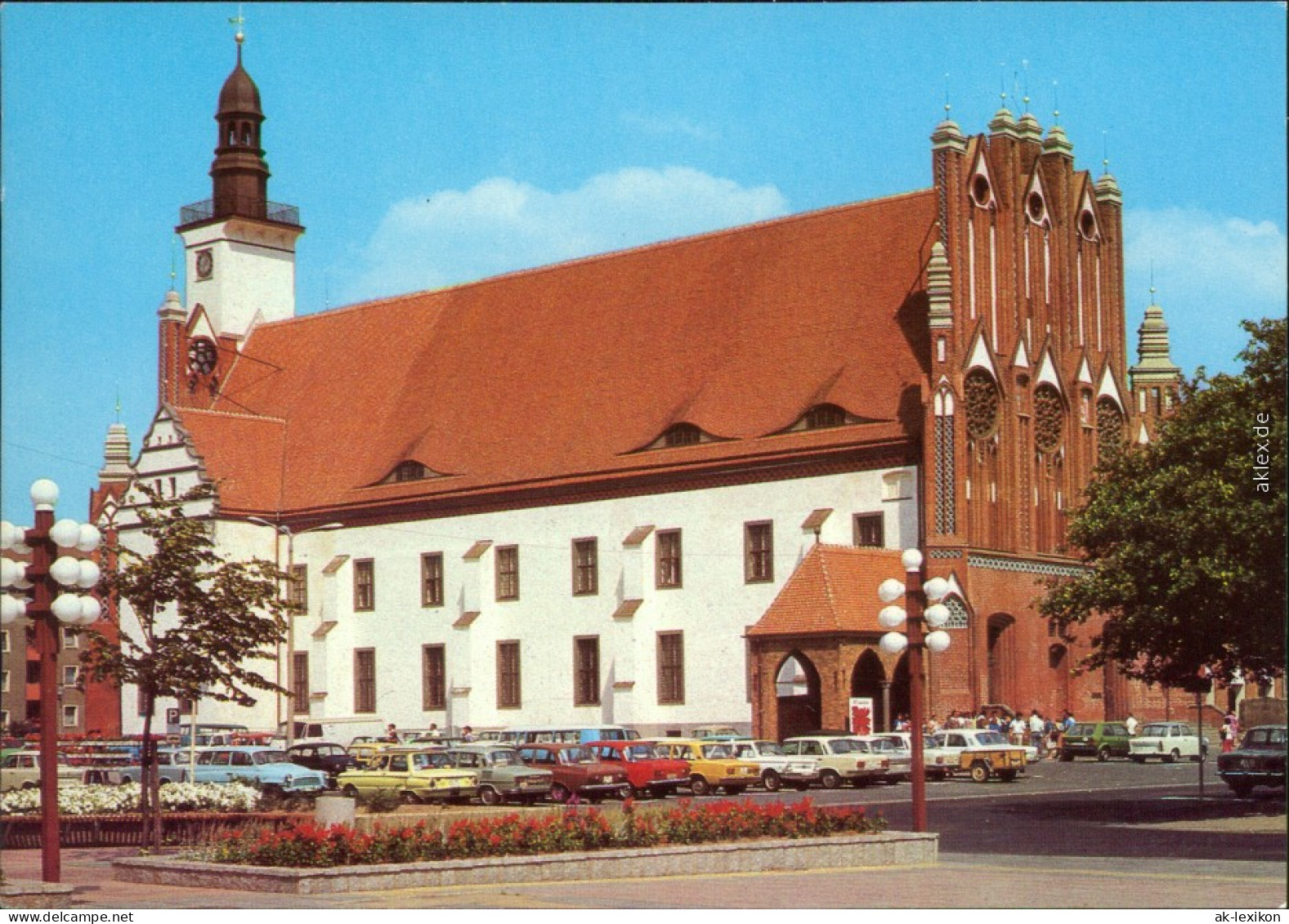 Frankfurt (Oder) Rathaus Mit Parkenden Trabant's Und Wartburg's Davor 1982 - Frankfurt A. D. Oder