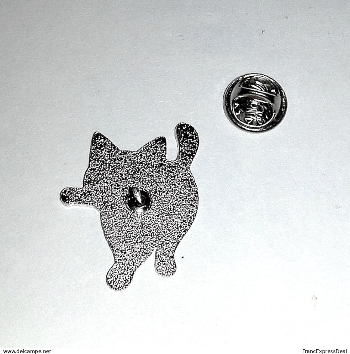 Pin's NEUF En Métal Pins - Chat Noir Avec Un Couteau Killer Cat (Réf 3) - Animals