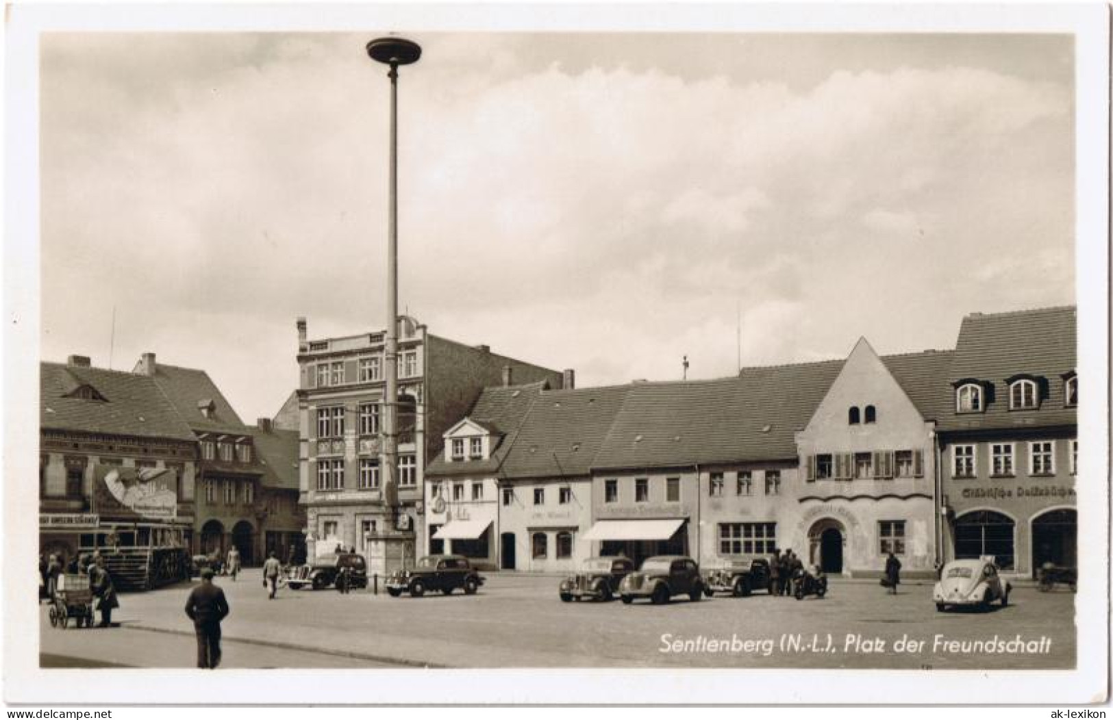 Senftenberg (Niederlausitz) Platz Der Freundschaft Mit Propaganda Plakat 1953 - Senftenberg