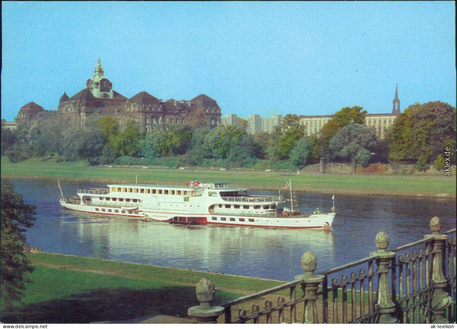 Dresden  Dampfschifffahrt (Weiße Flotte): Motorschiff Typ "Oberelbe" 1984 - Dresden