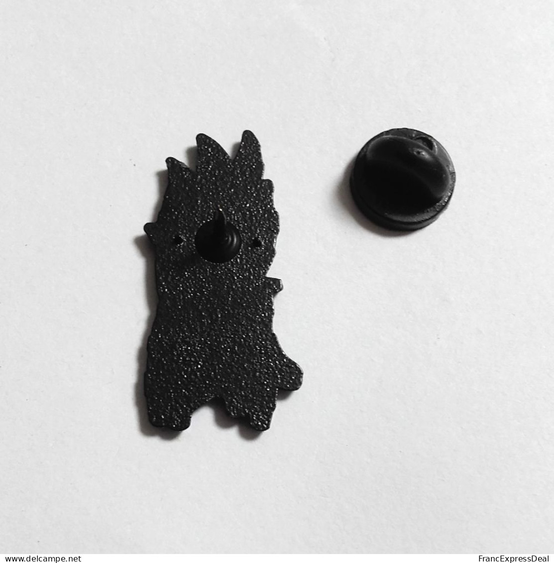 Pin's NEUF En Métal Pins - Chat Noir Dans Une Plante (Réf 3) - Animals