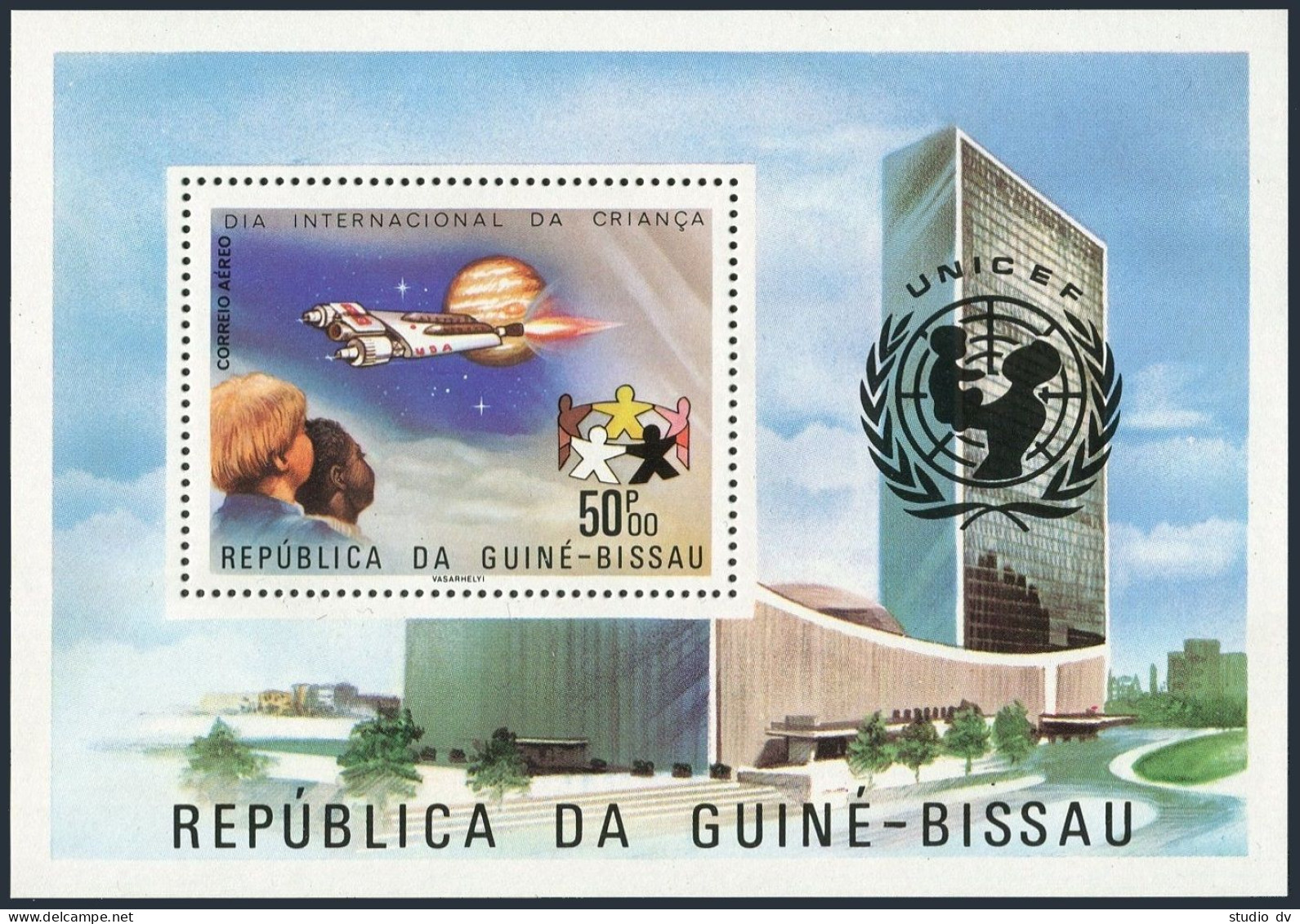 Guinea Bissau 396F, MNH. Michel Bl.140A. UNICEF, IYC-1979. Spaceship. - Guinée (1958-...)
