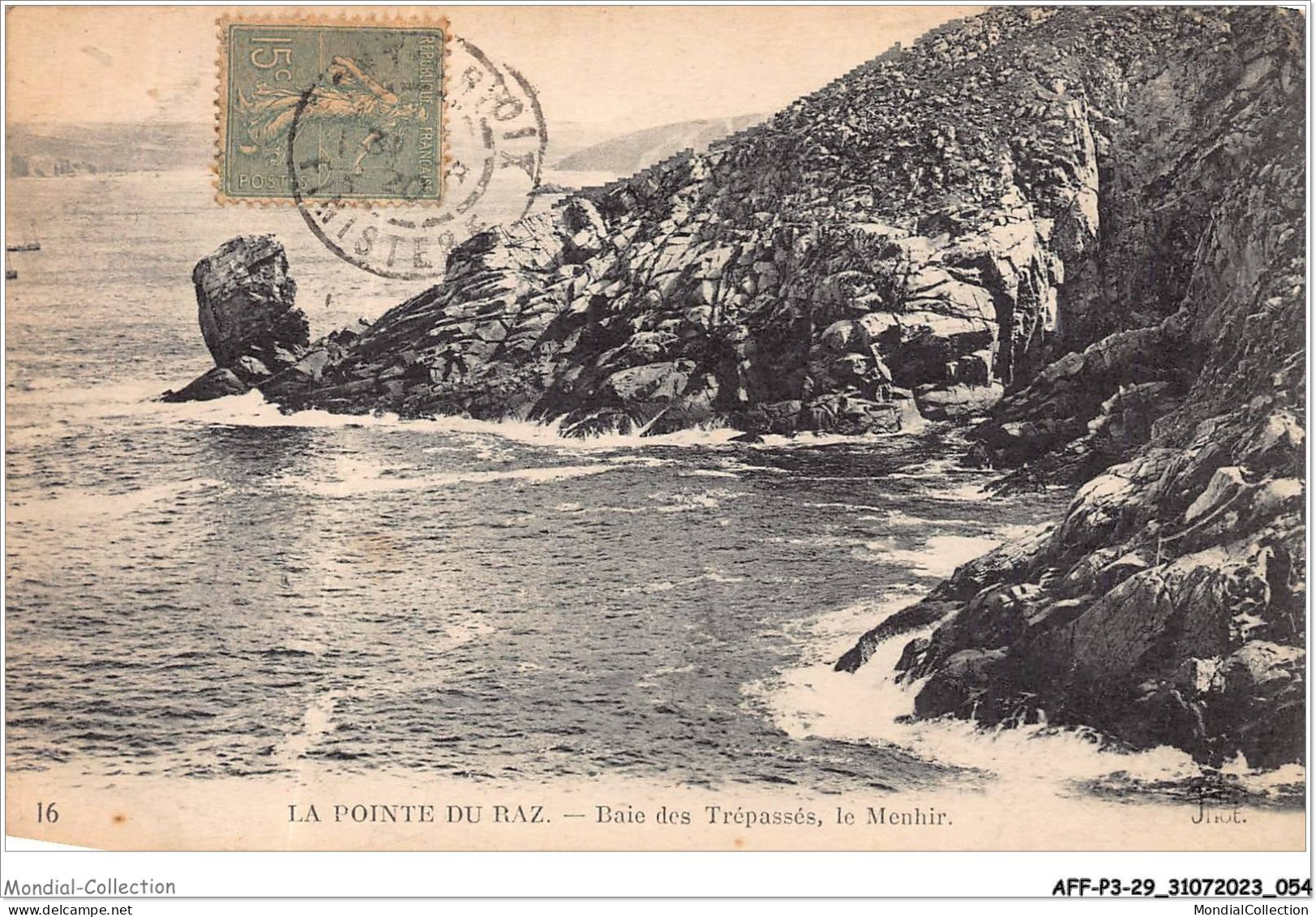 AFFP3-29-0209 - LA POINTE DU RAZ - Baie Des Trépassés - Le Menhir  - La Pointe Du Raz