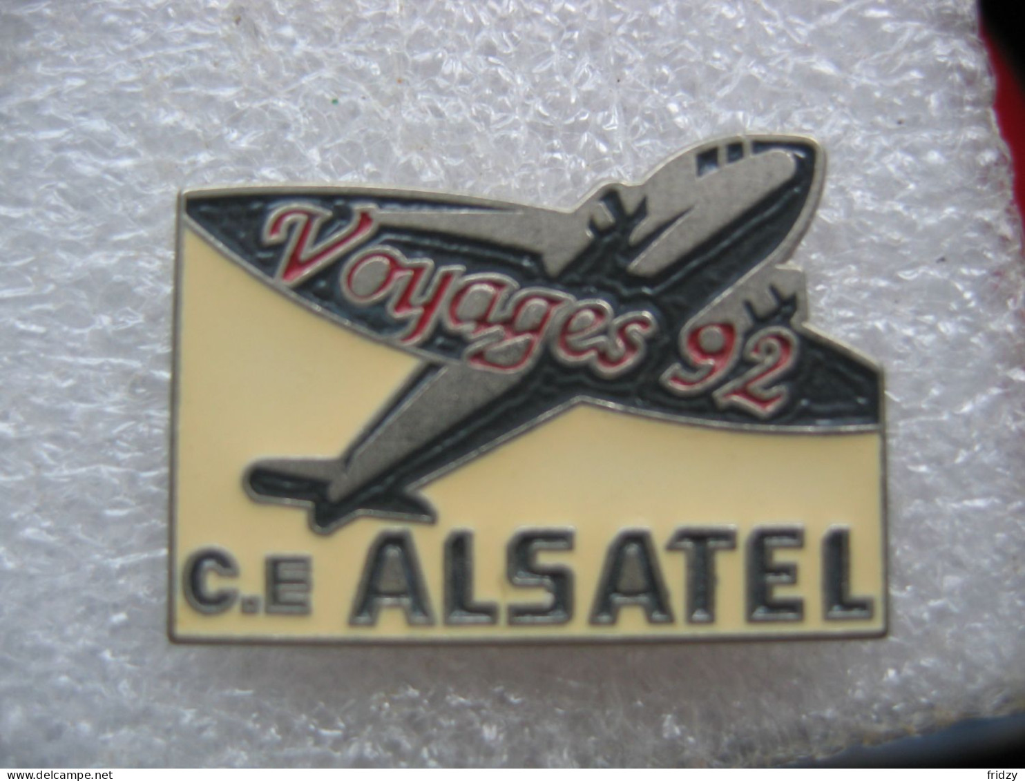 Pin's Du CE ALSATEL, Voyages En Avion En 92 - Vliegtuigen