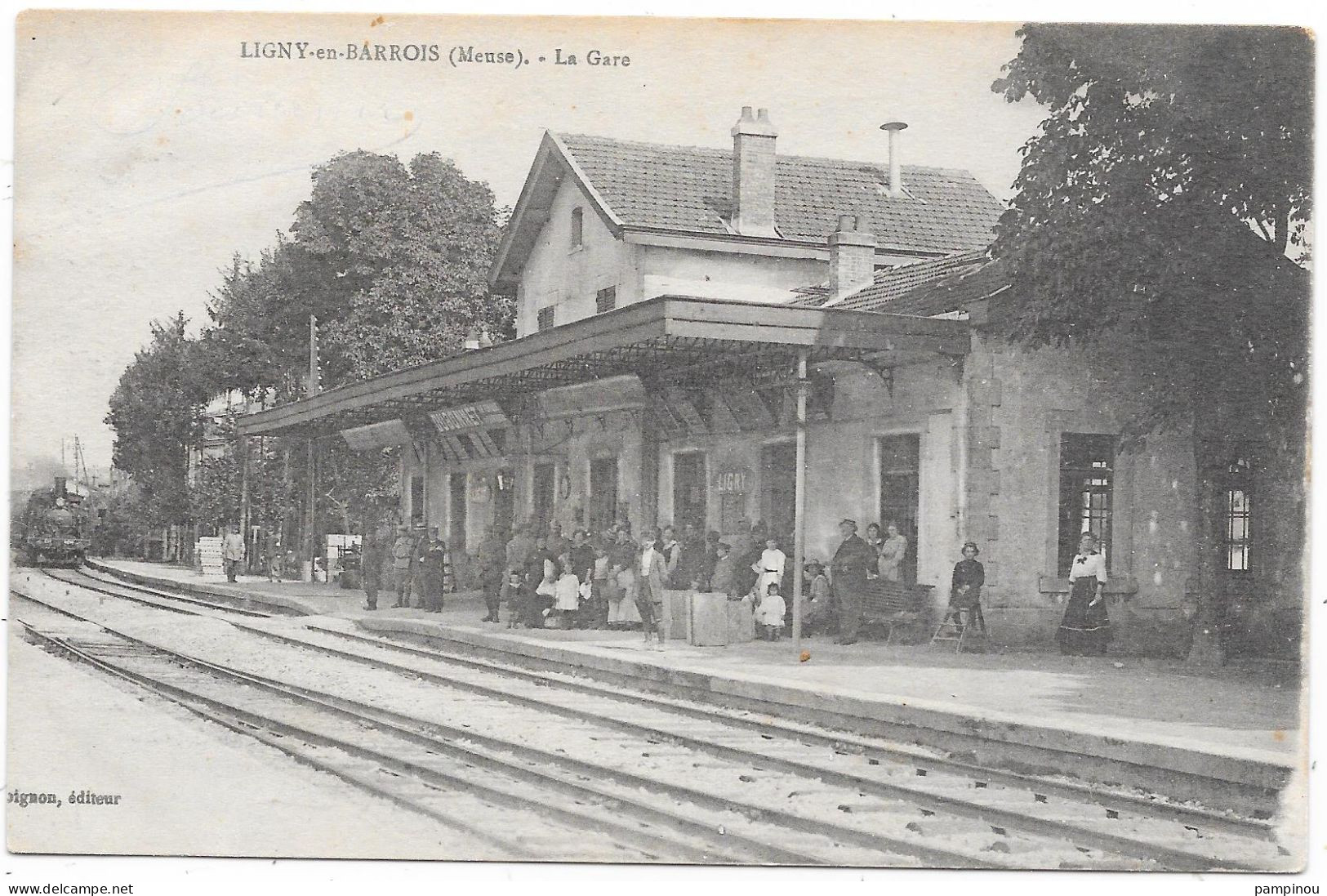 55 LIGNY EN BARROIS - Intérieur De La Gare - Train à L'approche - Animée - Ligny En Barrois