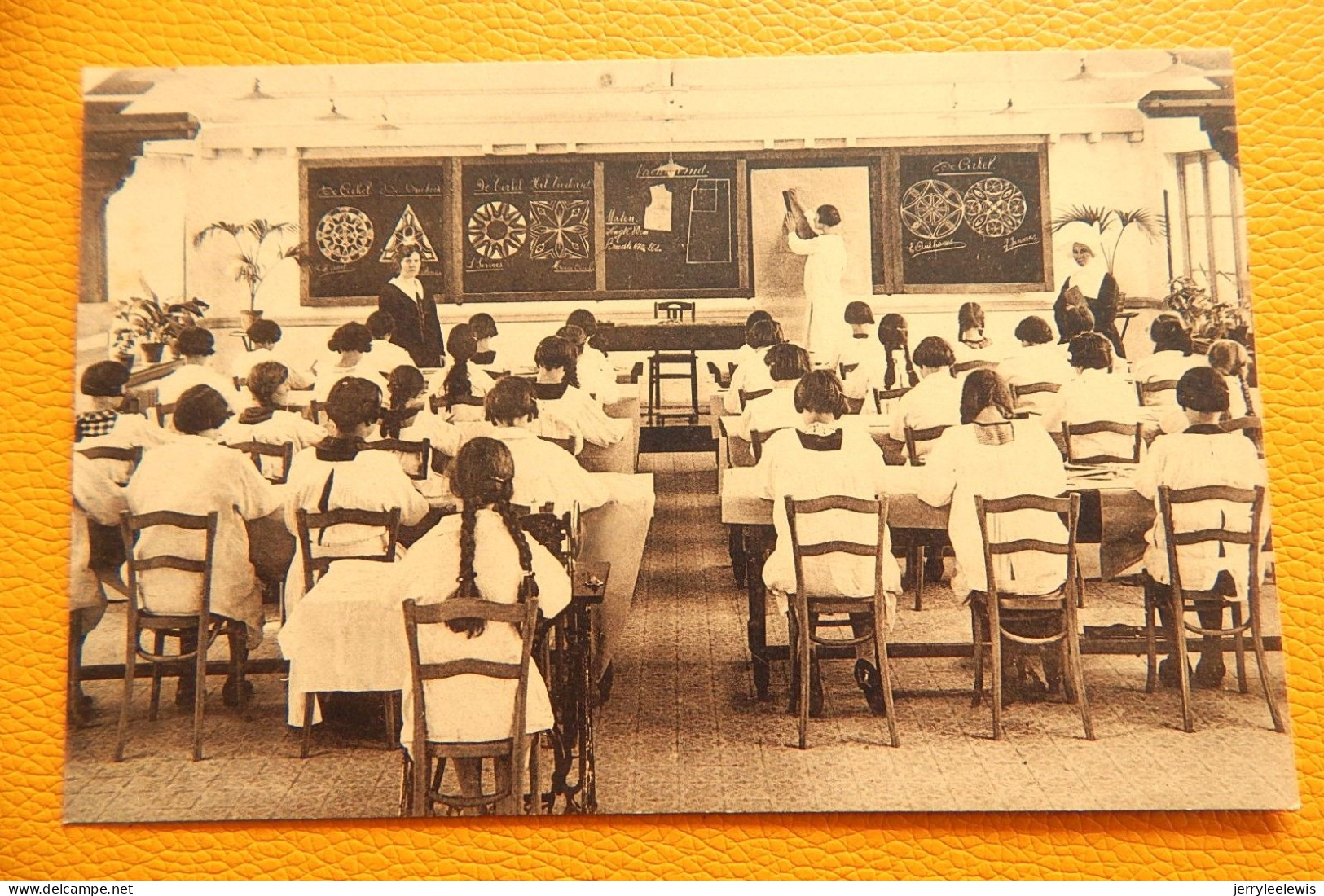 MORTSEL  - Beroepsschool  -  Naai- En Snijklas I  - Voorkant - Mortsel