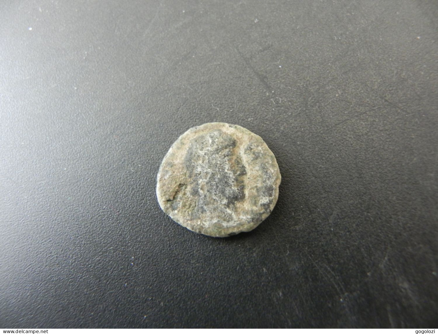 Ancient Roman Coin - To Be Identified - Autres & Non Classés