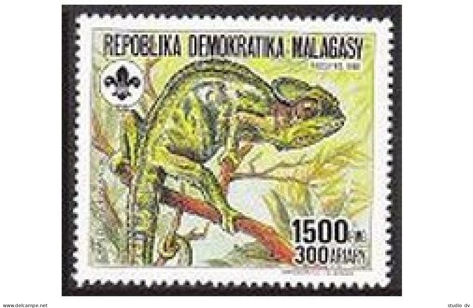 Malagasy 841,MNH.Michel 1115. Scouts 1988.Scouting Trefoil.Nossi-Be Chameleon. - Madagascar (1960-...)