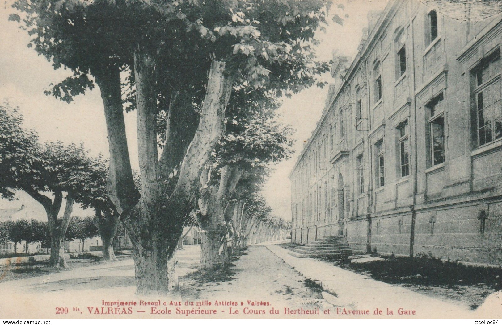 CPA-84-VALREAS-Ecole Supérieure-Le Cours Du Bertheuil Et L'avenue De La Gare - Valreas