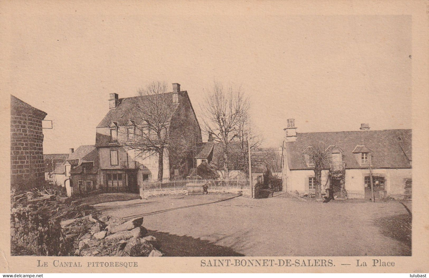 Saint-Bonnet De Salers : La Place. - Andere & Zonder Classificatie