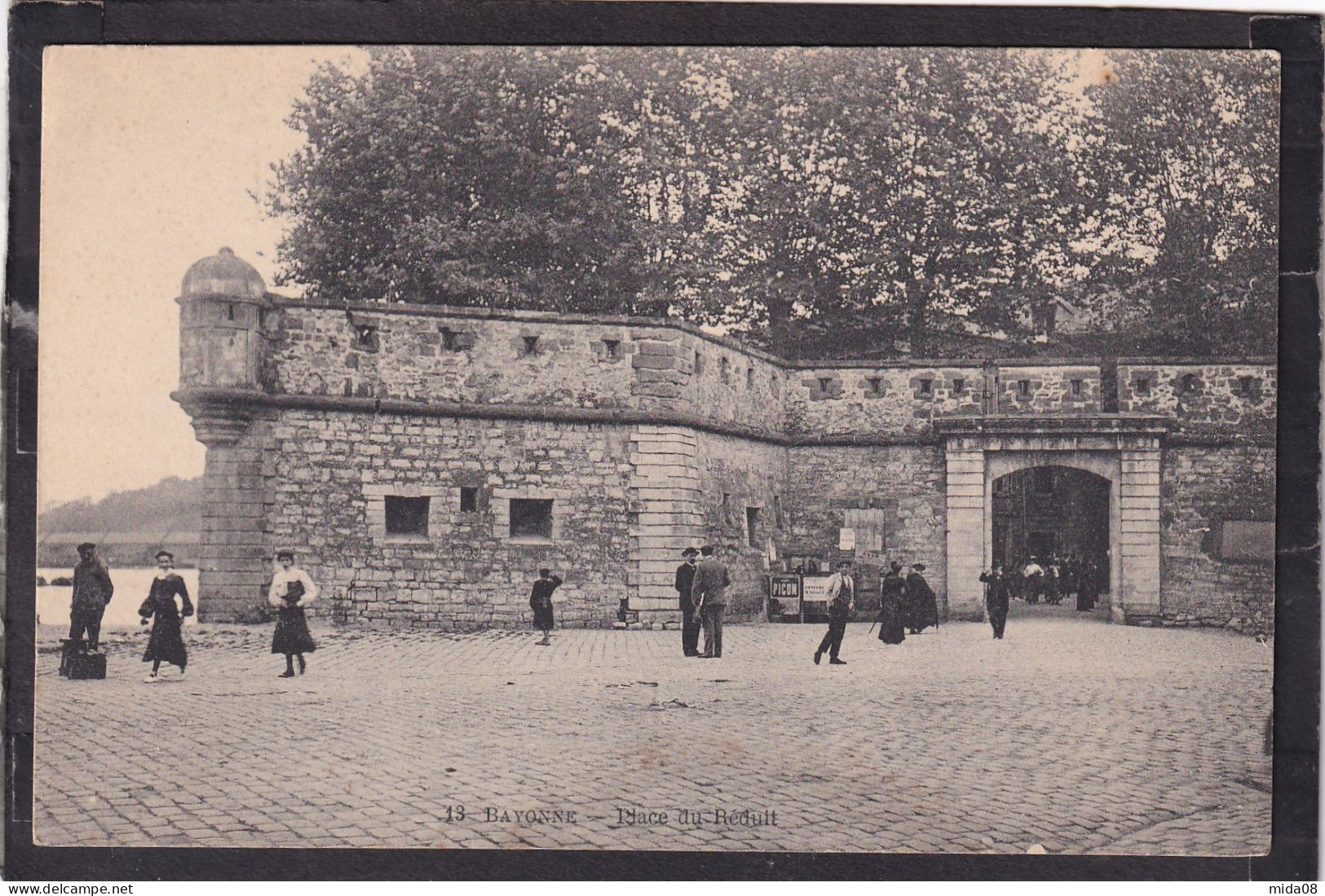 64. BAYONNE . Place Du Réduit . Animée - Bayonne